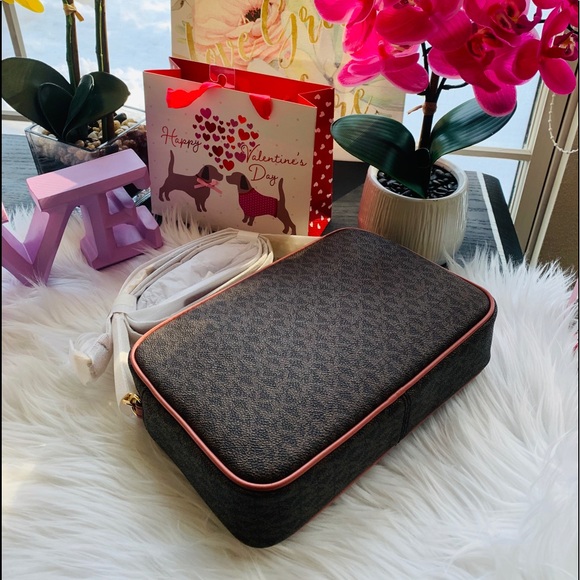 Final Sale💙Michael Kors Crossbody bag - Picture 7 of 8